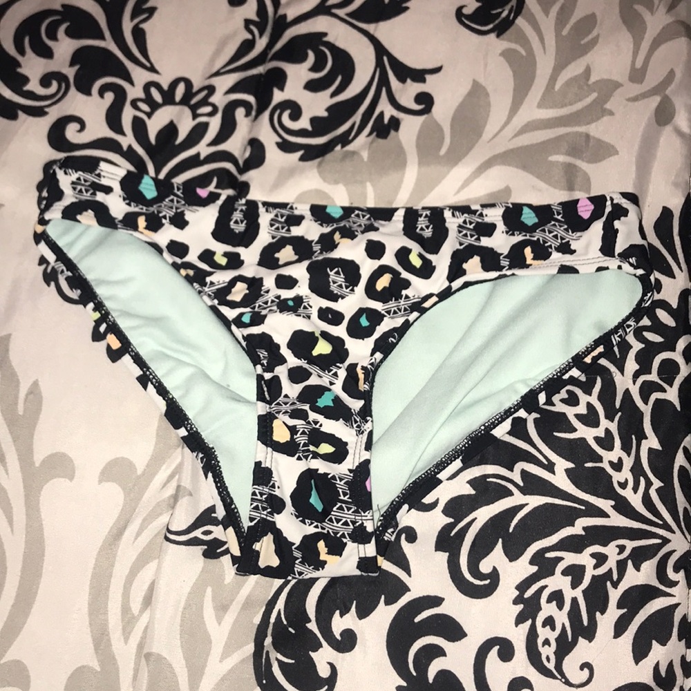 leopard print bikini bottoms